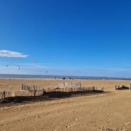 Chatelaillon-plage: 4 Pieces, 6 Pers, Terrasse, Wifi *